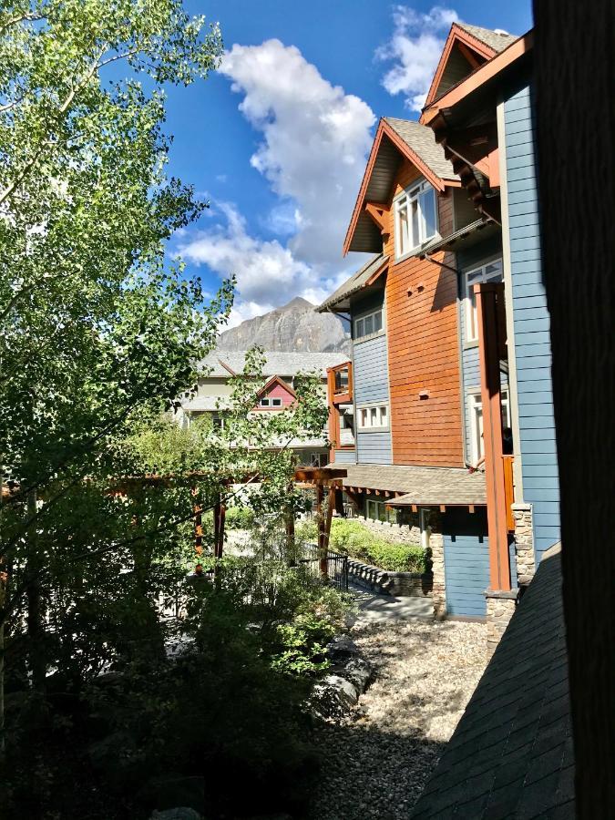 Luxurious & Spacious Mountain Retreat Canmore Exterior foto